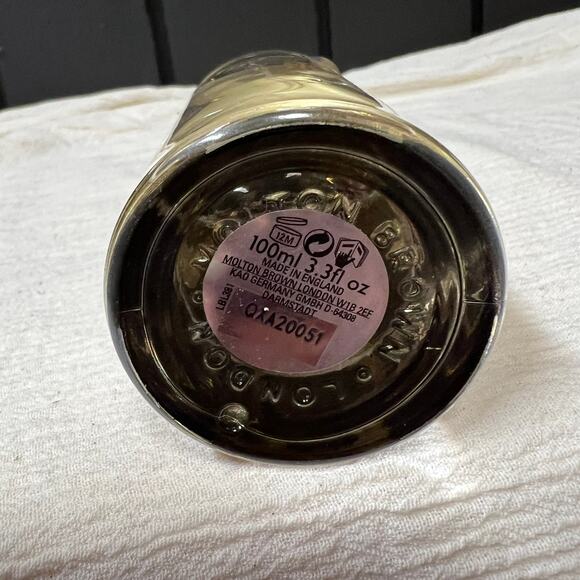 Molton Brown Labdanum Dusk Hair Mist 3.3 FL Oz - Picture 4 of 4